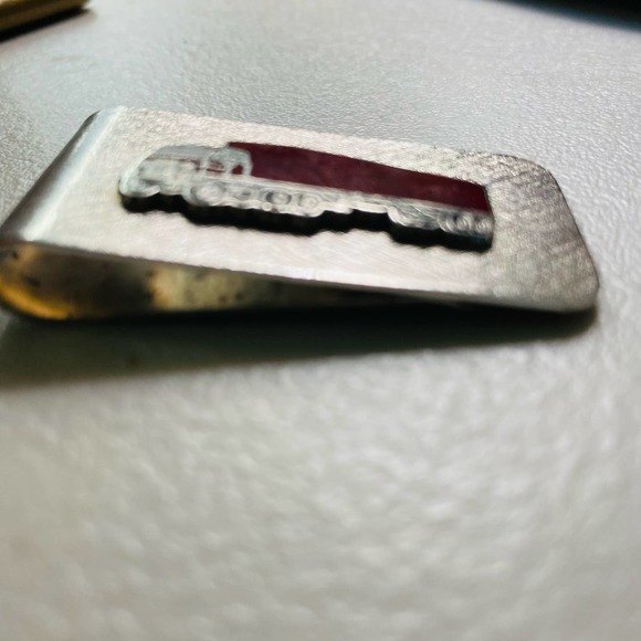 Big Rig, Eighteen Wheeler, Semi Trailer Red Truck Metal Silver Money Clip - Picture 5 of 5